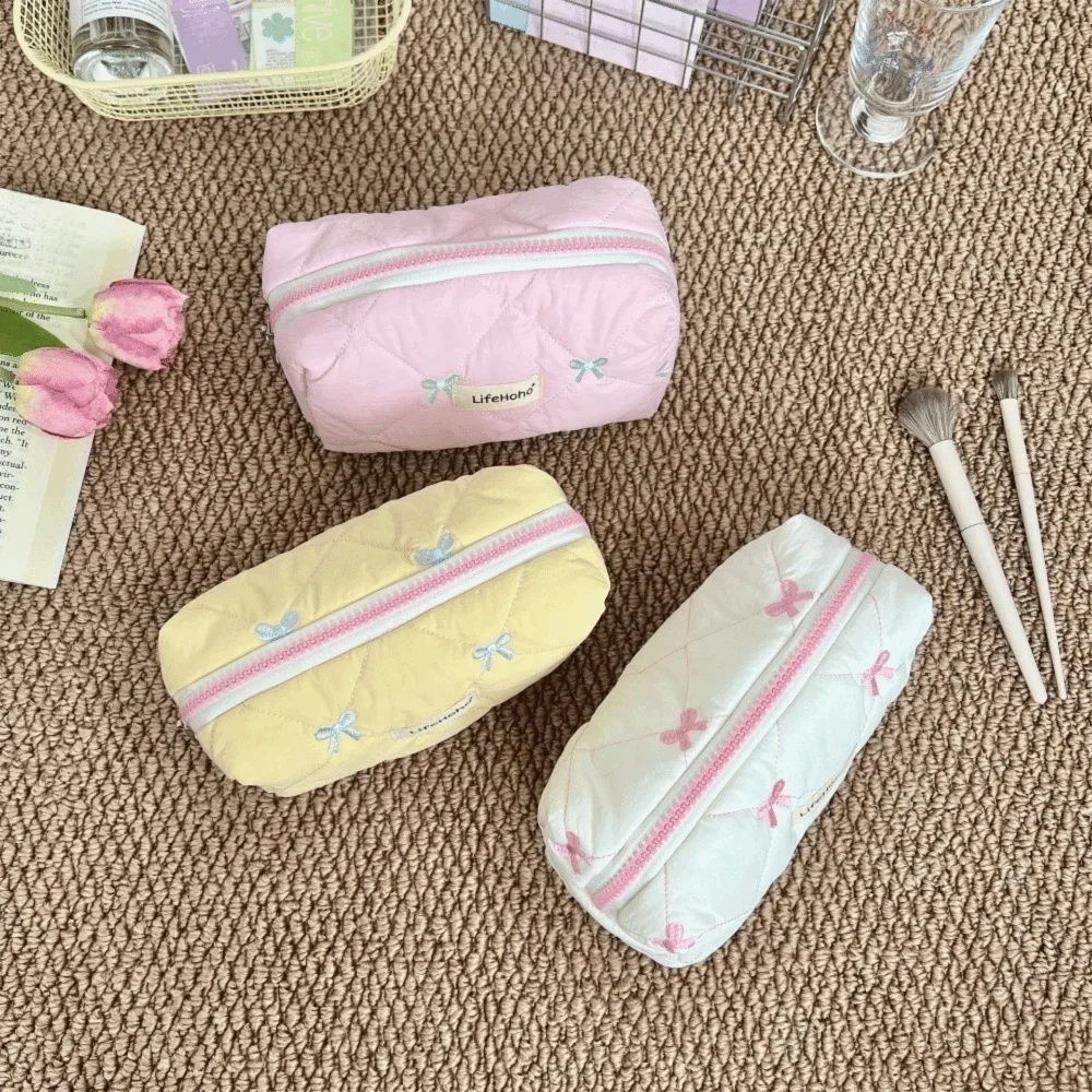 Trousse de maquillage avec petit noeud