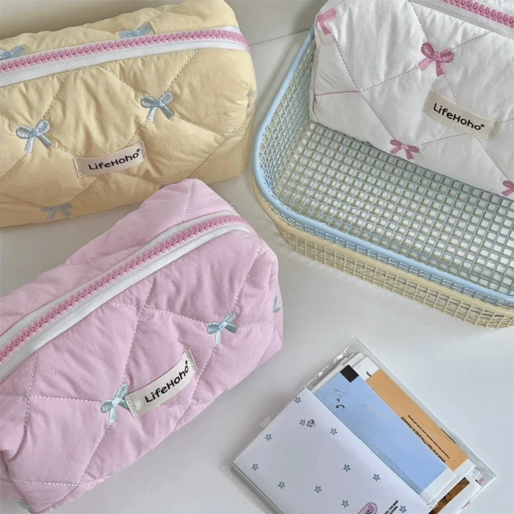 Trousse de maquillage avec petit noeud