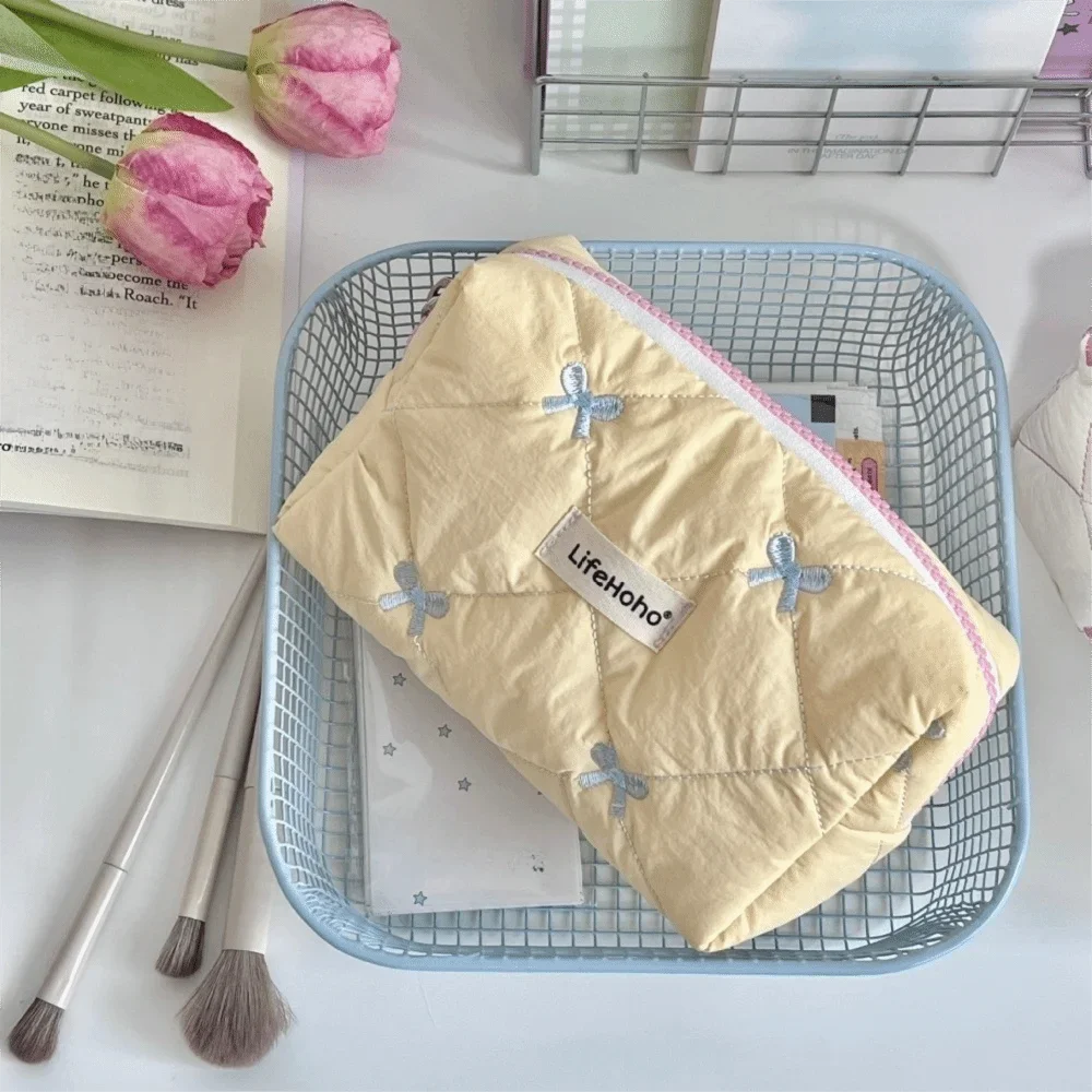 Trousse de maquillage avec petit noeud