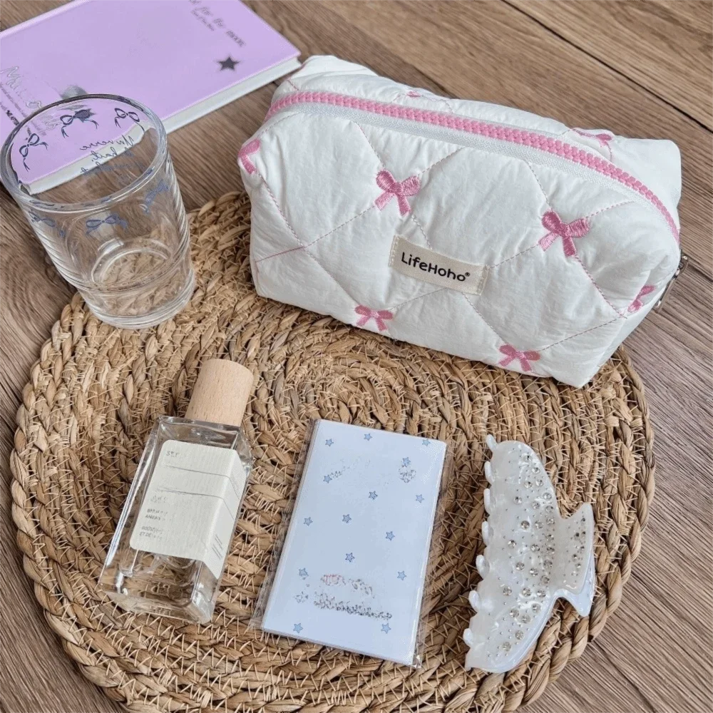 Trousse de maquillage avec petit noeud