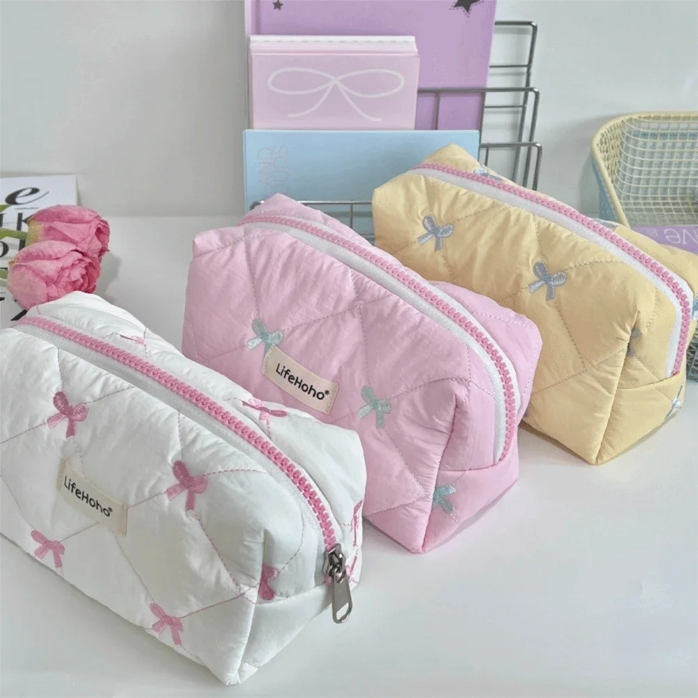 Trousse de maquillage avec petit noeud